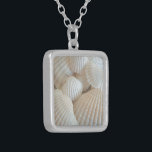 Sonnige weiße Muscheln, exotischer Sommerstrand Versilberte Kette<br><div class="desc">Sonnige weiße Muscheln,  Sommerstrand,  exotisch</div>