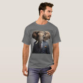 Sonniger Elefant im Anzug T-Shirt (Vorne ganz)