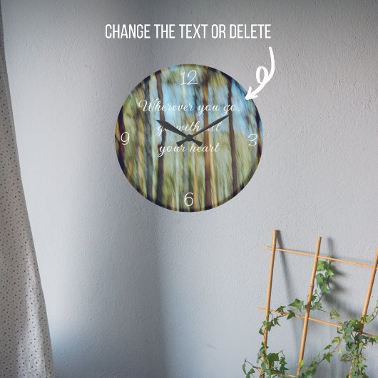 Sonniger Kiefernwald Große Wanduhr