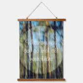 Sonniger Kiefernwald Wandteppich Mit Holzrahmen (Vorderseite)