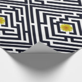 Sonniger Löwenzahn im schwarzen Labyrinth auf Geschenkpapier (Ecke)