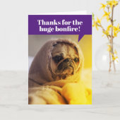 Sonniger Mops rasiert im Blanket Bonfire Geburtsta Karte (Gelbe Blume)