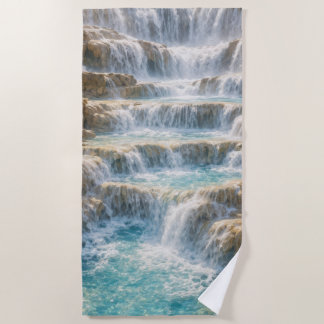 Sonniger Wasserfall-Canyon Strandtuch