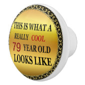 Sonniges Alter Sehr cool 79 Jahre alt sieht aus Keramikknauf (Rechts)