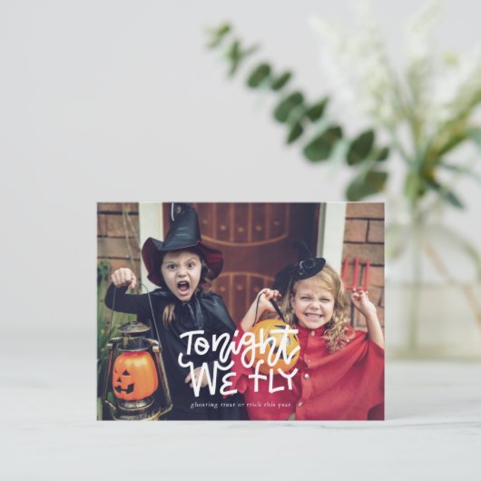 Sonniges Halloween heute Abend fliegen wir Trick o Postkarte (Stehend Vorderseite)
