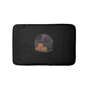 Sonniges Halloween und schwarze Katze auf Kürbiskr Badematte