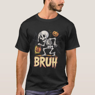 Sonniges Skelett, das mit Kürbiseimer läuft - Bruh T-Shirt