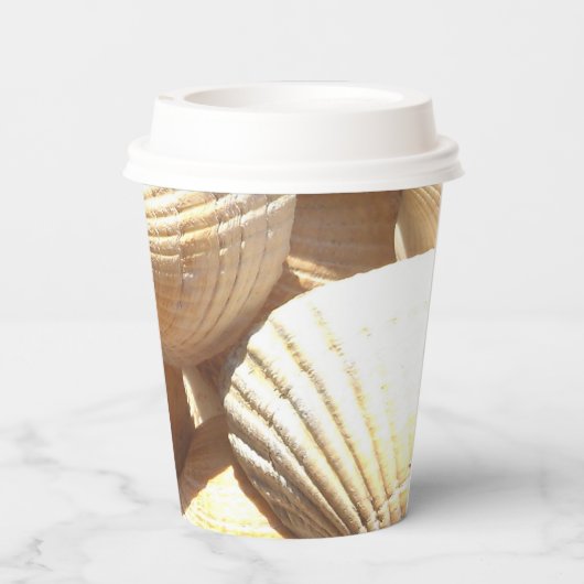 Sonniges tropisches Seashells Beach Hochzeitsfest Pappbecher (Rückseite)