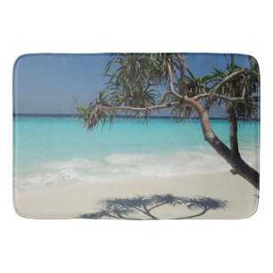 Sonniges tropisches Strandparadies Badematte