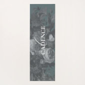 Soothing Slate Green Floral Typography Monogram Yogamatte (Rückseite)