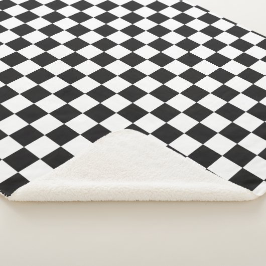 Sophisticated Black and White Checkered Pattern Sherpadecke (3/4)