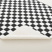 Sophisticated Black and White Checkered Pattern Sherpadecke (3/4)