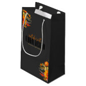 Sophisticated Floral Design Black Orange Flowers  Kleine Geschenktüte (Rückseite Schrägansicht)