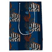 Sophisticated Luxury African Asian Caribbean Mittlere Geschenktüte (Rückseite)