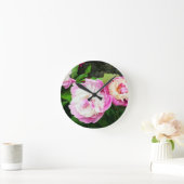 Sorbet-Doppel-Peony in der Gartenrundwand Runde Wanduhr (Zuhause)