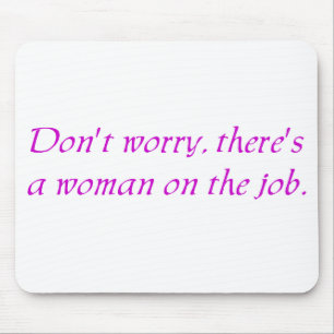 Sorgen Sie sich nicht dort ist eine Frau auf dem Mousepad