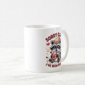 "Sorry Cupid, I've Been Feral" — Cute Raccoon Kaffeetasse (VorderseiteRechts)