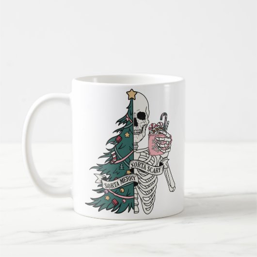"Sorta Beängstigend Sorta Merry" Weihnachtslieder Kaffeetasse (Links)