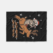 Sorta Merry Sorta Feral Funny Raccoon Weihnachten Fleecedecke (Vorderseite (Horizontal))