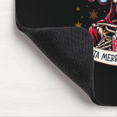 Sorta Merry Sorta Scary Skeleton Heiße Schokolade Mousepad (Ecke)