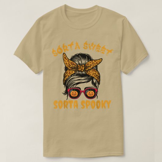 Sorta Sweet Sorta Spooky Pumpkin Messy Bun Hallowe T-Shirt (Design vorne)
