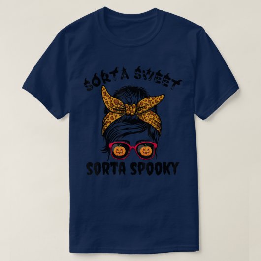 Sorta Sweet Sorta Spooky Pumpkin Messy Bun Hallowe T-Shirt (Design vorne)