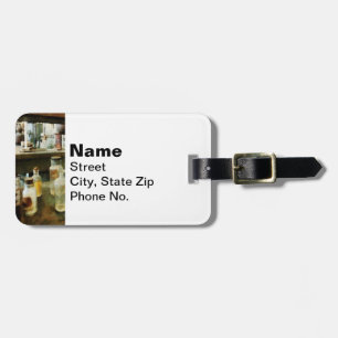 Sortierte Chemikalien in Flaschen Gepäckanhänger