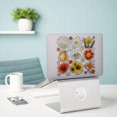 Sortierte Weiße Gelbe Orangefarbene Blumen Aufkleber (Laptop auf Schreibtisch)