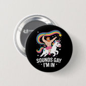 Sound Gay ich bin in Man trage Rock Unicorn LGBTQ Button (Vorne & Hinten)