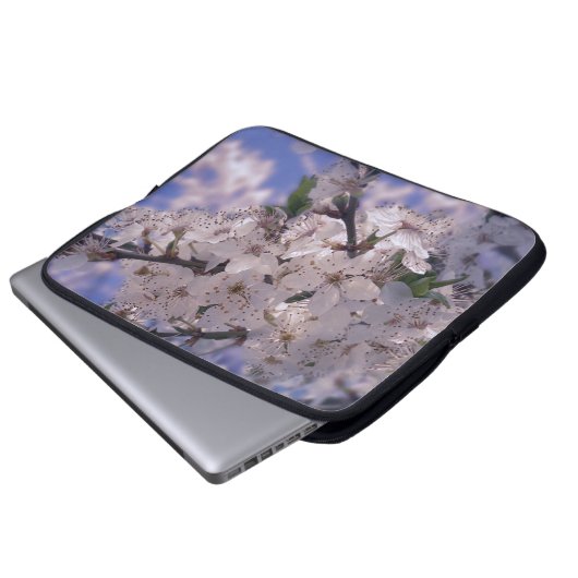 Sour Cherry Tree Blue Sky Laptopschutzhülle (Vorne Knopf)