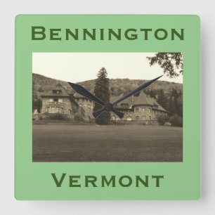 Southern Vermont Uni Mansion, Bennington Quadratische Wanduhr