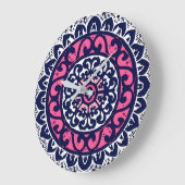 Southwestern Sun Mandala, Fuchsia, Navy & White Große Wanduhr (Winkel)