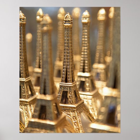 Souvenirs of Eiffel Tower Poster (Vorne)
