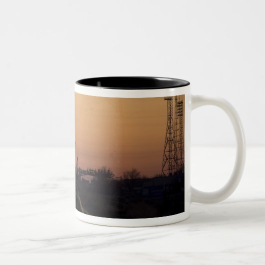 Soyuz-Launchpad Zweifarbige Tasse (Rechts)