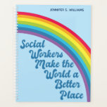 Soziale Arbeit Inspiration Zitat Rainbow Blue Planer<br><div class="desc">Sozialarbeiter machen die Welt zu einem besseren Ort. Motivierend soziales Arbeitsgeschenk mit einem schönen inspirierenden Zitat unter einem niedlichen Regenbogen in einem blauen Himmel. Hübsche Sozialdienste vorhanden.</div>