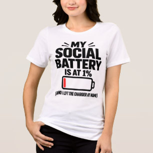 Soziale Batterie bei 1% Introvertiert Lustig Tri-Blend Shirt