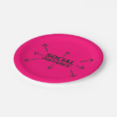Soziale Distanz moderne Typografie Spaß heiß rosa Pappteller (Schrägansicht)