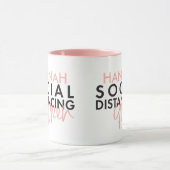 Soziale Distanzierung Königin moderne Typografie D Tasse (Zentrum)