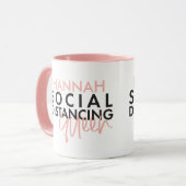 Soziale Distanzierung Königin moderne Typografie D Tasse (Vorderseite Links)