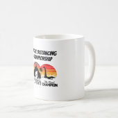 Soziale Distanzmeisterschaft - Yeti Vs Nessi Kaffeetasse (VorderseiteRechts)