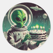 Space Alien with Birthday Cake UFO Flying Saucer Runder Aufkleber (Vorderseite)