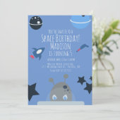Space Birthday Alien Themed Blue Einladung (Stehend Vorderseite)