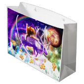 Space cat licking itself große geschenktüte (Rückseite Schrägansicht)