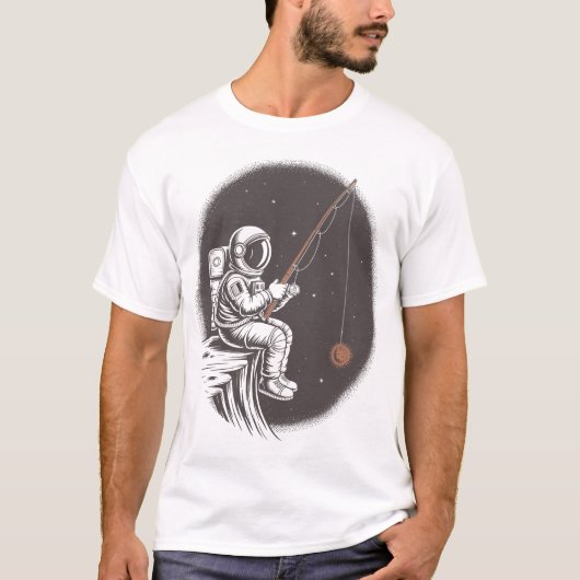 Space Fisher – Astronaut Catching the Sun and Moon T-Shirt (Vorderseite)