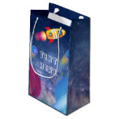 Space Happy Birthday Personalisiert Kleine Geschenktüte (Rückseite Schrägansicht)