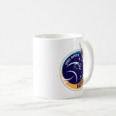 Space Hipsters® Artemis-1-Logo-Tasse Kaffeetasse (VorderseiteRechts)
