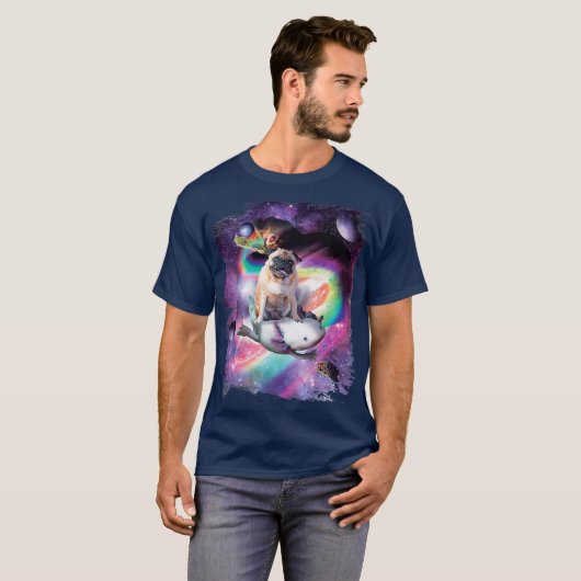 Space Pug Dog Riding Axolotl Rainbow T-Shirt (Vorne ganz)