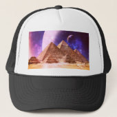 Space Pyramids Truckerkappe (Vorderseite)