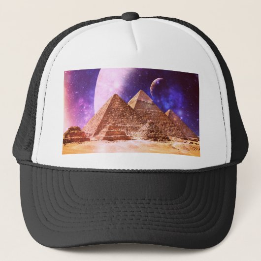 Space Pyramids Truckerkappe (Vorderseite)