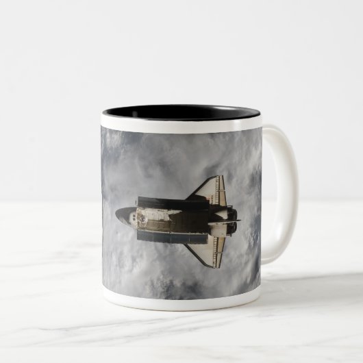 Space Shuttle Atlantis 3 Zweifarbige Tasse (VorderseiteRechts)